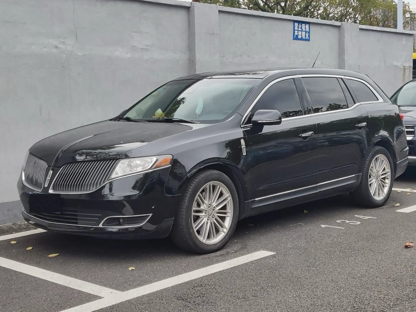Black Lincoln MKT luxury crossover